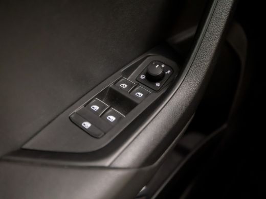 Skoda Karoq 1.0 TSI Sport Deluxe Automaat (APPLE CARPLAY, GROOT NAVI, CAMERA, LEDER/ALCANTARA, STOELVERWARMIN... ActivLease financial lease