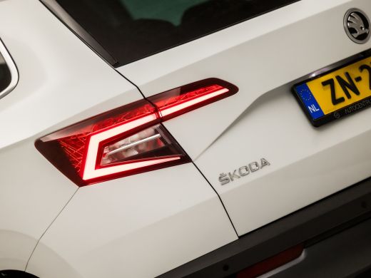 Skoda Karoq 1.0 TSI Sport Deluxe Automaat (APPLE CARPLAY, GROOT NAVI, CAMERA, LEDER/ALCANTARA, STOELVERWARMIN... ActivLease financial lease
