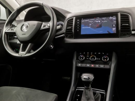 Skoda Karoq 1.0 TSI Sport Deluxe Automaat (APPLE CARPLAY, GROOT NAVI, CAMERA, LEDER/ALCANTARA, STOELVERWARMIN... ActivLease financial lease