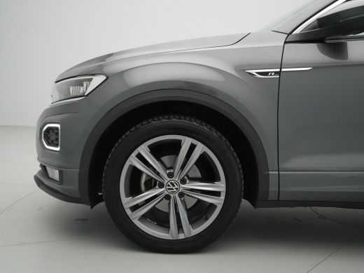 Volkswagen T-Roc 1.5 TSI 150pk Sport Business R Line Navigatie Trekhaak Camera Elek. kofferklep 204 ActivLease financial lease