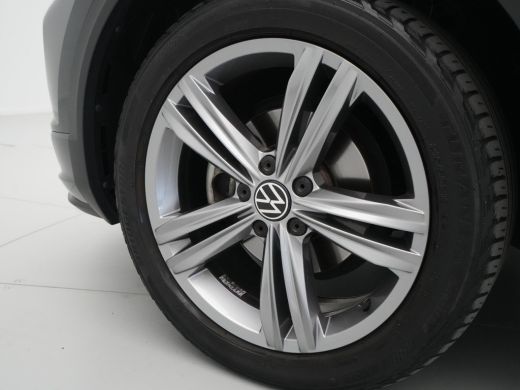 Volkswagen T-Roc 1.5 TSI 150pk Sport Business R Line Navigatie Trekhaak Camera Elek. kofferklep 204 ActivLease financial lease