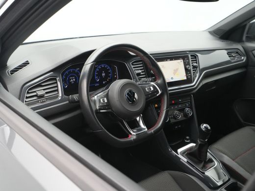 Volkswagen T-Roc 1.5 TSI 150pk Sport Business R Line Navigatie Trekhaak Camera Elek. kofferklep 204 ActivLease financial lease