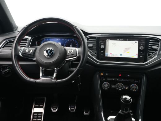 Volkswagen T-Roc 1.5 TSI 150pk Sport Business R Line Navigatie Trekhaak Camera Elek. kofferklep 204 ActivLease financial lease