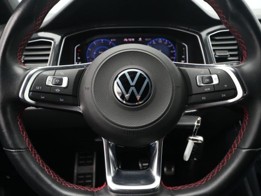 Volkswagen T-Roc 1.5 TSI 150pk Sport Business R Line Navigatie Trekhaak Camera Elek. kofferklep 204 ActivLease financial lease