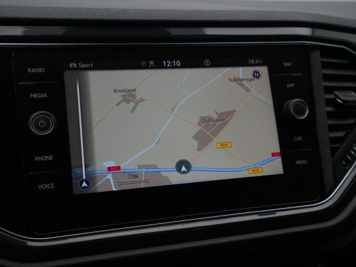 Volkswagen T-Roc 1.5 TSI 150pk Sport Business R Line Navigatie Trekhaak Camera Elek. kofferklep 204 ActivLease financial lease