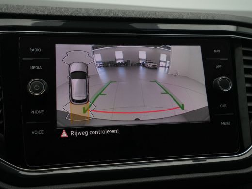 Volkswagen T-Roc 1.5 TSI 150pk Sport Business R Line Navigatie Trekhaak Camera Elek. kofferklep 204 ActivLease financial lease