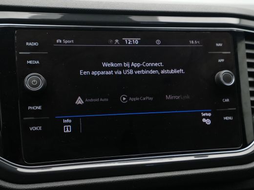 Volkswagen T-Roc 1.5 TSI 150pk Sport Business R Line Navigatie Trekhaak Camera Elek. kofferklep 204 ActivLease financial lease