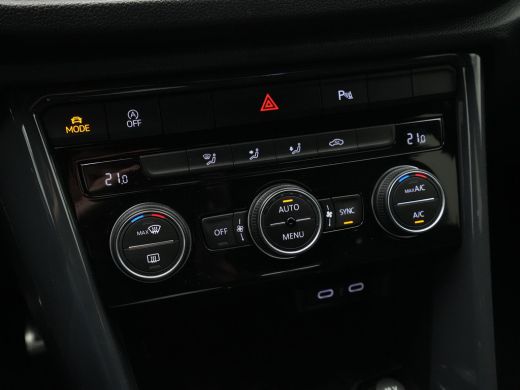 Volkswagen T-Roc 1.5 TSI 150pk Sport Business R Line Navigatie Trekhaak Camera Elek. kofferklep 204 ActivLease financial lease