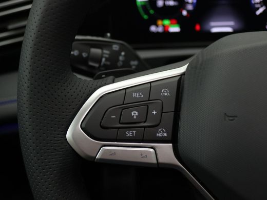 Volkswagen Tiguan 1.5 eHybrid R-Line Edition 272PK DSG Blackstyle, panoramadak, blackstyle, matrix led, trekhaak, 3... ActivLease financial lease