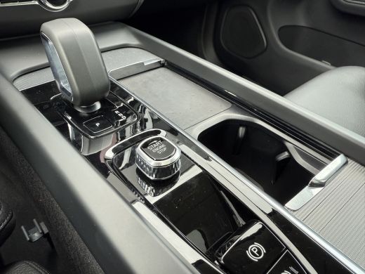 Volvo  XC60 T6 Plug-in hybrid AWD Plus Bright | Trekhaak | 360 Camera | Panoramadak | Elektrische Voorstoelen... ActivLease financial lease