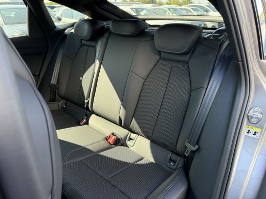 Audi Q4 e-tron 45 quattro S Edition 82 kWh | Trekhaak | Comfortpakket | 286 pk ActivLease financial lease