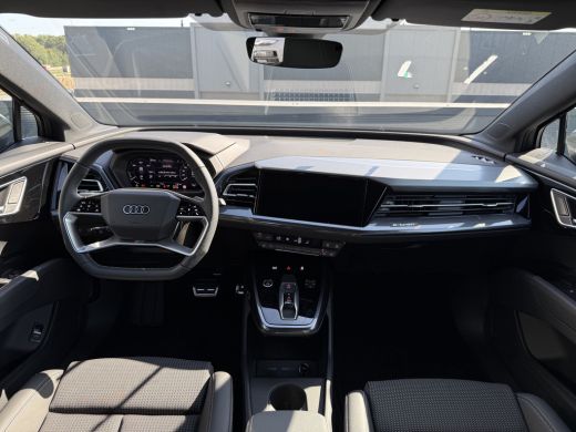 Audi Q4 e-tron 45 quattro S Edition 82 kWh | Trekhaak | Comfortpakket | 286 pk ActivLease financial lease