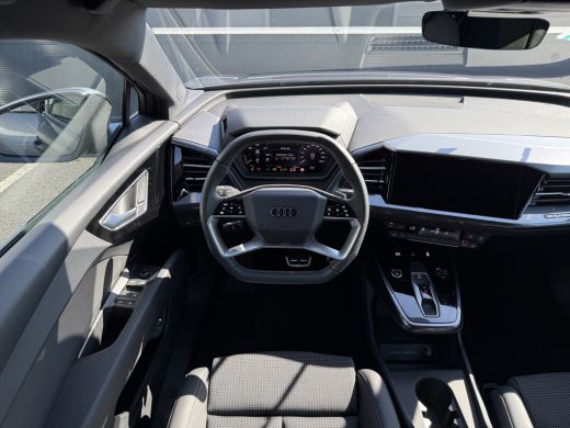 Audi Q4 e-tron 45 quattro S Edition 82 kWh | Trekhaak | Comfortpakket | 286 pk ActivLease financial lease