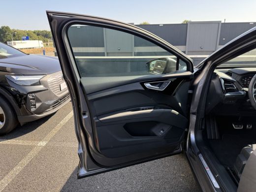 Audi Q4 e-tron 45 quattro S Edition 82 kWh | Trekhaak | Comfortpakket | 286 pk ActivLease financial lease