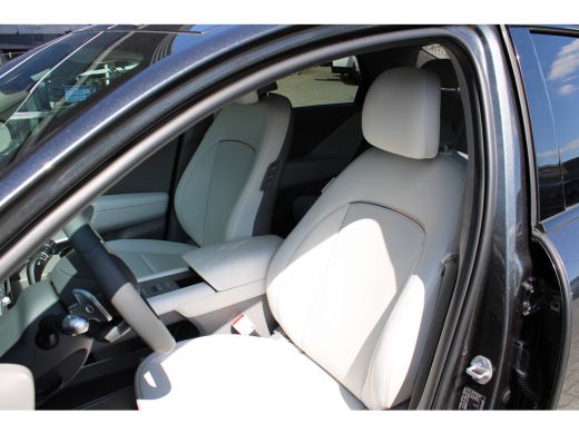 Hyundai IONIQ 6 Lounge 77.4 kWh | Wit interieur | Weinig kilometers | 360 graden camera | Elektrisch bedienbare v... ActivLease financial lease