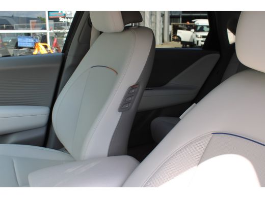Hyundai IONIQ 6 Lounge 77.4 kWh | Wit interieur | Weinig kilometers | 360 graden camera | Elektrisch bedienbare v... ActivLease financial lease