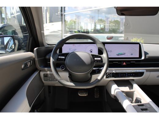 Hyundai IONIQ 6 Lounge 77.4 kWh | Wit interieur | Weinig kilometers | 360 graden camera | Elektrisch bedienbare v... ActivLease financial lease