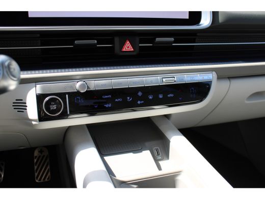 Hyundai IONIQ 6 Lounge 77.4 kWh | Wit interieur | Weinig kilometers | 360 graden camera | Elektrisch bedienbare v... ActivLease financial lease