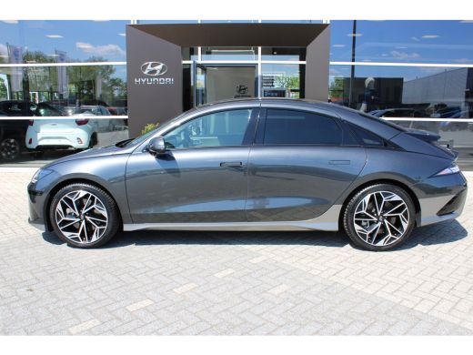 Hyundai IONIQ 6 Lounge 77.4 kWh | Wit interieur | Weinig kilometers | 360 graden camera | Elektrisch bedienbare v... ActivLease financial lease