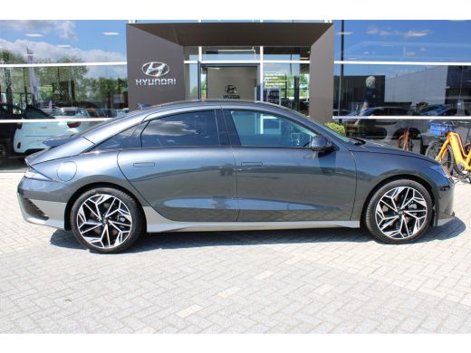 Hyundai IONIQ 6 Lounge 77.4 kWh | Wit interieur | Weinig kilometers | 360 graden camera | Elektrisch bedienbare v... ActivLease financial lease