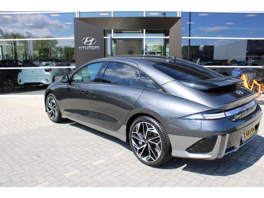 Hyundai IONIQ 6 Lounge 77.4 kWh | Wit interieur | Weinig kilometers | 360 graden camera | Elektrisch bedienbare v... ActivLease financial lease