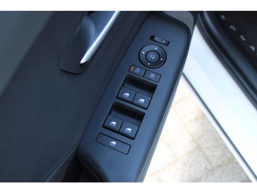 Hyundai KONA Electric Comfort Smart 65.4 kWh | Stoelbekleding, stof | Achteruitrijcamera | Parkeersensoren achter | Sto... ActivLease financial lease