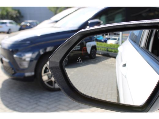 Hyundai KONA Electric Comfort Smart 65.4 kWh | Stoelbekleding, stof | Achteruitrijcamera | Parkeersensoren achter | Sto... ActivLease financial lease