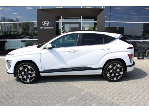 Hyundai KONA Electric Comfort Smart 65.4 kWh | Stoelbekleding, stof | Achteruitrijcamera | Parkeersensoren achter | Sto... ActivLease financial lease