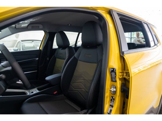 Jeep Avenger Summit 54 kWh | Warmtepomp | Climate Controle | Camera | LM | Apple Carplay & Android auto | ActivLease financial lease