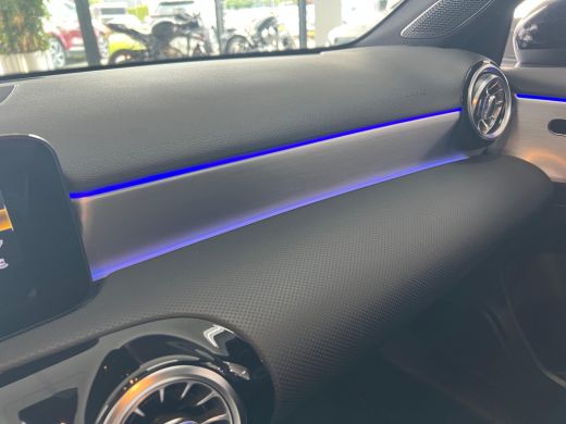 Mercedes-Benz A-Klasse 180 Business Solution AMG NL AUTO | CAMERA | STOELVERW | SFEERVERLICHTING | ActivLease financial lease