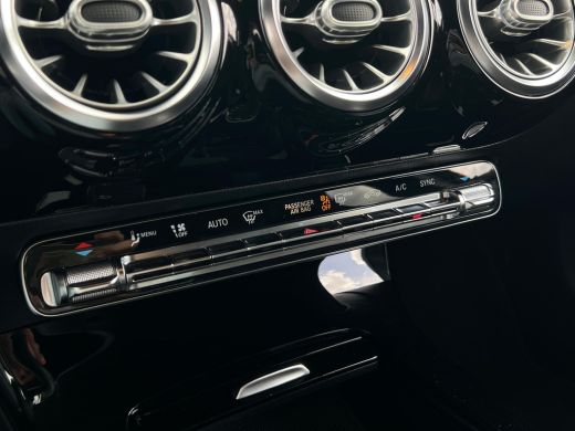 Mercedes-Benz A-Klasse 180 Business Solution AMG NL AUTO | CAMERA | STOELVERW | SFEERVERLICHTING | ActivLease financial lease