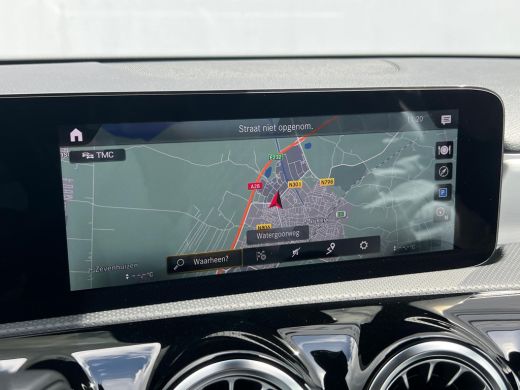 Mercedes-Benz A-Klasse 180 Business Solution AMG NL AUTO | CAMERA | STOELVERW | SFEERVERLICHTING | ActivLease financial lease