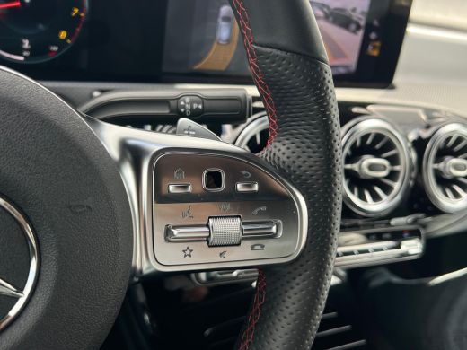 Mercedes-Benz A-Klasse 180 Business Solution AMG NL AUTO | CAMERA | STOELVERW | SFEERVERLICHTING | ActivLease financial lease