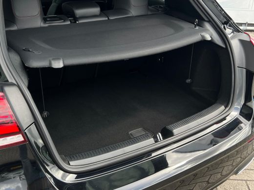 Mercedes-Benz A-Klasse 180 Business Solution AMG NL AUTO | CAMERA | STOELVERW | SFEERVERLICHTING | ActivLease financial lease