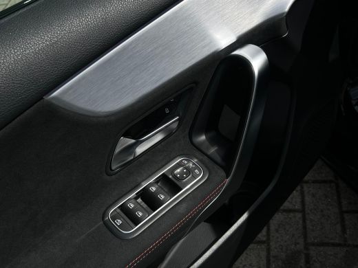 Mercedes-Benz A-Klasse 180 Business Solution AMG NL AUTO | CAMERA | STOELVERW | SFEERVERLICHTING | ActivLease financial lease