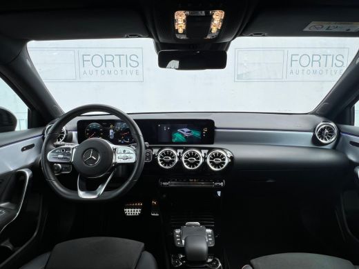 Mercedes-Benz A-Klasse 180 Business Solution AMG NL AUTO | CAMERA | STOELVERW | SFEERVERLICHTING | ActivLease financial lease
