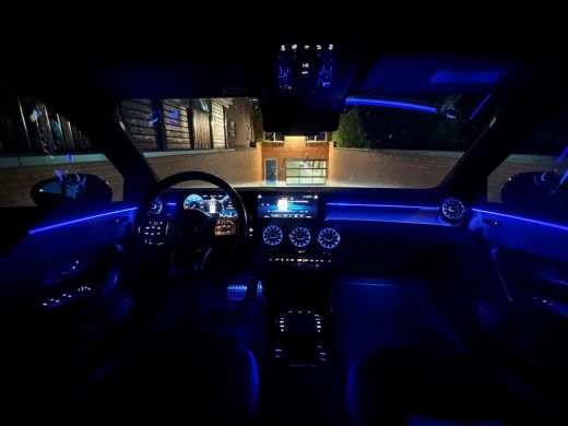 Mercedes-Benz A-Klasse 180 Business Solution AMG NL AUTO | CAMERA | STOELVERW | SFEERVERLICHTING | ActivLease financial lease