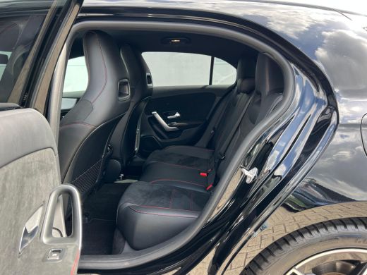 Mercedes-Benz A-Klasse 180 Business Solution AMG NL AUTO | CAMERA | STOELVERW | SFEERVERLICHTING | ActivLease financial lease