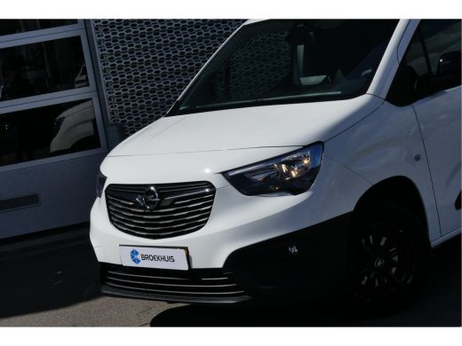 Opel Combo | Navigatie | Camera | Lichtmetaal | 3-Zits | Trekhaak ActivLease financial lease