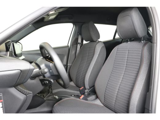Peugeot 2008 1.2 PureTech Active Pack 100 | Navi | Cruise | Clima | Parkeersensoren | Parelmoer | 16" Lichtmet... ActivLease financial lease