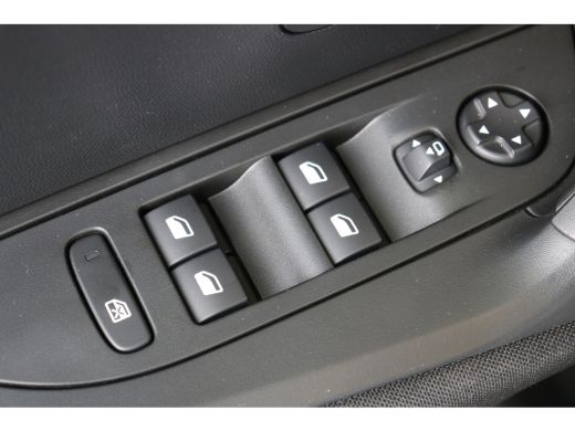 Peugeot 2008 1.2 PureTech Active Pack 100 | Navi | Cruise | Clima | Parkeersensoren | Parelmoer | 16" Lichtmet... ActivLease financial lease