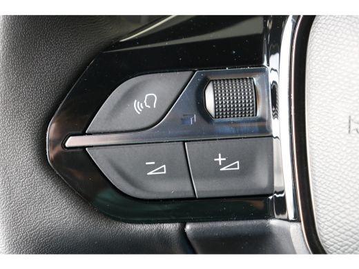 Peugeot 2008 1.2 PureTech Active Pack 100 | Navi | Cruise | Clima | Parkeersensoren | Parelmoer | 16" Lichtmet... ActivLease financial lease