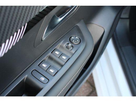Peugeot 208 1.2 PureTech 100 Allure | Navigatie | Camera | Apple carplay | Trekhaak | Nieuw | ActivLease financial lease