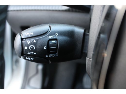 Peugeot 208 1.2 PureTech 100 Allure | Navigatie | Camera | Apple carplay | Trekhaak | Nieuw | ActivLease financial lease
