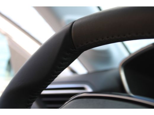 Peugeot 208 1.2 PureTech 100 Allure | Navigatie | Camera | Apple carplay | Trekhaak | Nieuw | ActivLease financial lease