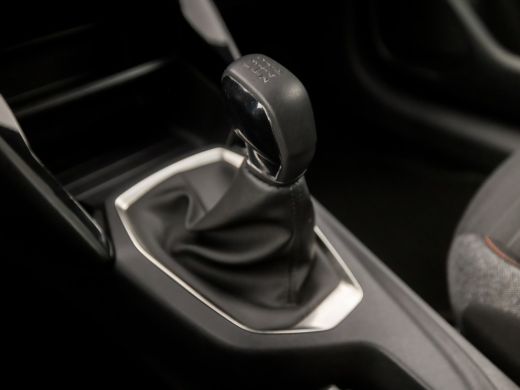 Peugeot 208 1.2 PureTech Sport (APPLE CARPLAY, GROOT NAVI, 360 CAMERA, LM VELGEN, SPORTSTOELEN, PARKEERSENSOR... ActivLease financial lease