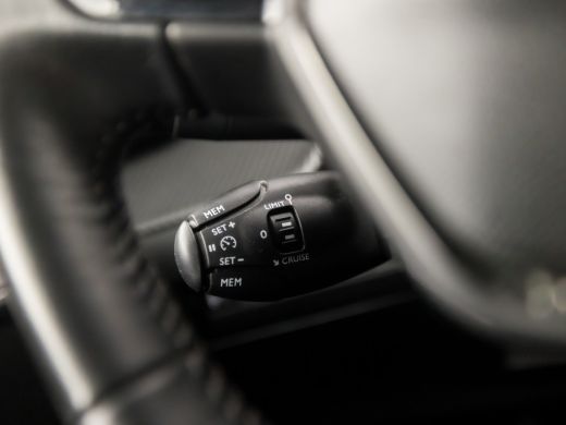Peugeot 208 1.2 PureTech Sport (APPLE CARPLAY, GROOT NAVI, 360 CAMERA, LM VELGEN, SPORTSTOELEN, PARKEERSENSOR... ActivLease financial lease