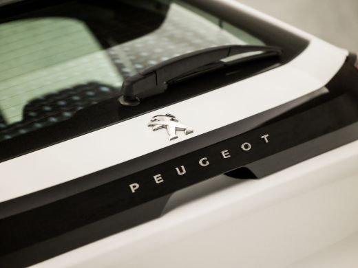 Peugeot 208 1.2 PureTech Sport (APPLE CARPLAY, GROOT NAVI, 360 CAMERA, LM VELGEN, SPORTSTOELEN, PARKEERSENSOR... ActivLease financial lease