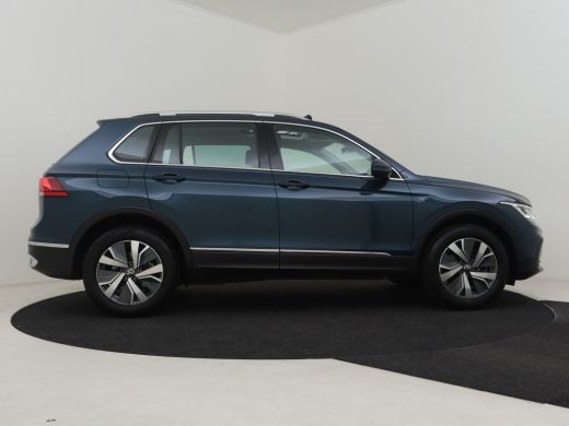 Volkswagen Tiguan 1.4 TSI eHybrid Elegance Panorama dak | Keyless | Navigatie | Adaptief cruise control | Stuur + s... ActivLease financial lease