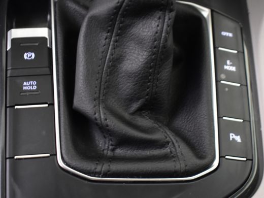 Volkswagen Tiguan 1.4 TSI eHybrid Elegance Panorama dak | Keyless | Navigatie | Adaptief cruise control | Stuur + s... ActivLease financial lease